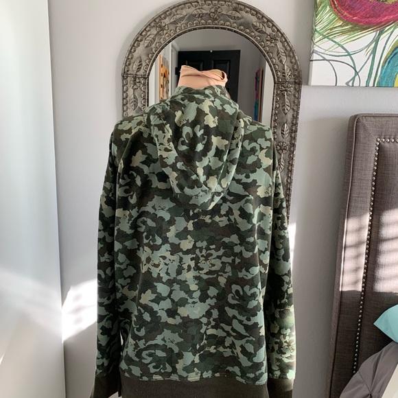 HOODIE GREEN AND BLACK MED WEIGHT PULLOVER.  SIZE MED - Picture 4 of 5